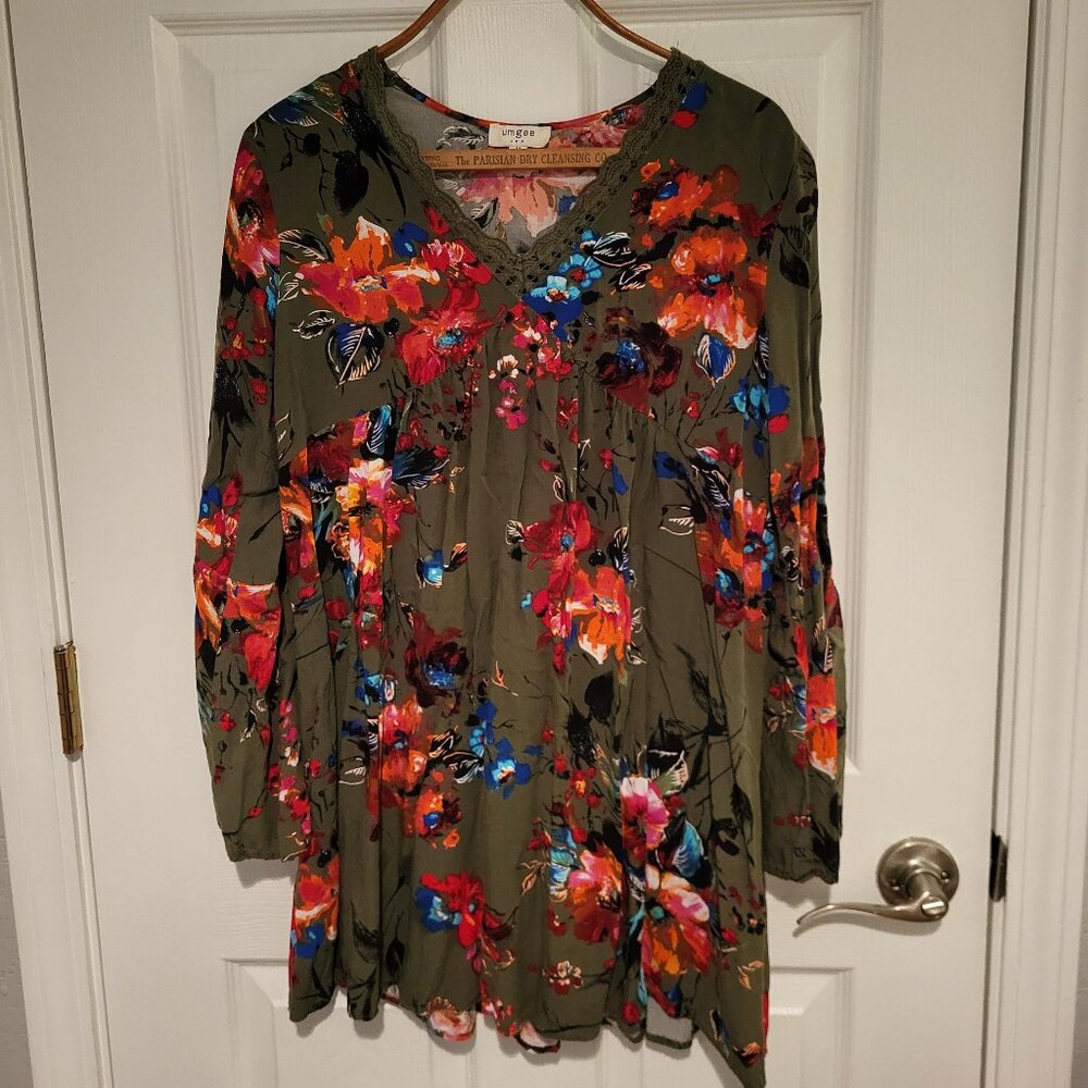 Green floral top